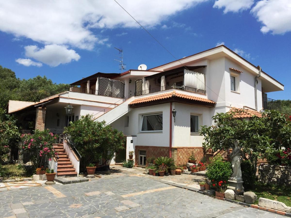 B&B Terre Di Sicilia Giardini Naxos Exterior foto