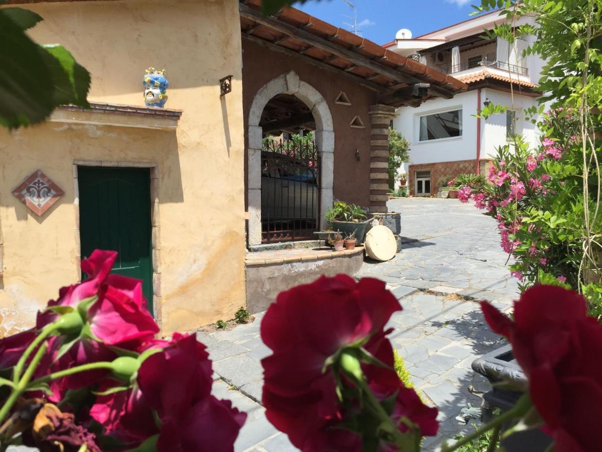 B&B Terre Di Sicilia Giardini Naxos Exterior foto